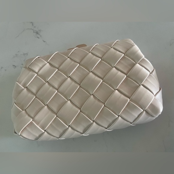 Olga Berg Handbags - New Olga Berg Quinn Woven Clutch in white GOLD CHAIN CROSSBODY SHOULDER LEATHER